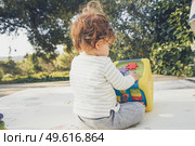 Backview of a baby playing in nature. Стоковое фото, агентство Ingram Publishing / Фотобанк Лори