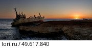 Panoramic photograph of the Edro Shipwreck in the Mediterranean sea, Coral Bay, Cyprus at sunset. Стоковое фото, агентство Ingram Publishing / Фотобанк Лори