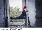 girl model in black with pink hair in an abandoned building. Стоковое фото, агентство Ingram Publishing / Фотобанк Лори