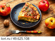 Quiche, an open French pie stuffed with apples and cheese.. French apple tart. Стоковое фото, агентство Ingram Publishing / Фотобанк Лори