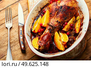 Appetizing turkey drumstick grilled with oranges and spices. Turkey leg with orange. Стоковое фото, агентство Ingram Publishing / Фотобанк Лори