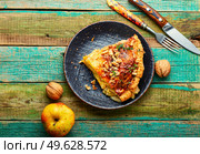 Homemade quiche, open French pie stuffed with apples and cheese.. French apple tart. Стоковое фото, агентство Ingram Publishing / Фотобанк Лори