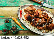 Spicy vindaloo meat with rice. Pork cooked in spicy garlic sauce. Vindaloo, meat in fried spices. Стоковое фото, агентство Ingram Publishing / Фотобанк Лори
