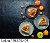 Quiche, an open pie stuffed with apples and cheese. Space for text. Apple tart, copy space. Стоковое фото, агентство Ingram Publishing / Фотобанк Лори