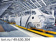 assembled cars in a row at car plant. cars in a row at car plant. Стоковое фото, агентство Ingram Publishing / Фотобанк Лори