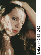 Artistic portrait of a young woman with retro shadow play style. Стоковое фото, агентство Ingram Publishing / Фотобанк Лори