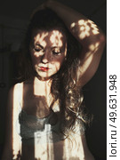 Artistic portrait of a young woman with retro shadow play style. Стоковое фото, агентство Ingram Publishing / Фотобанк Лори