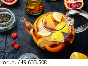 Moroccan tea, tea with grapefruit, orange, lime and mandarin.. Fruit tea with citrus, tea kettle. Стоковое фото, агентство Ingram Publishing / Фотобанк Лори