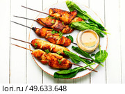 Grilled chicken breast on stick. Chicken skewers with peanut sauce. Kebab. Chicken breast skewers, chicken satay. Стоковое фото, агентство Ingram Publishing / Фотобанк Лори