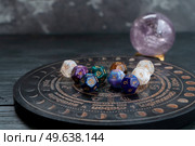 Horoscope zodiac circle with divination dice. Fortune telling and astrology predictions concept, magic rituals and exoteric experience. Zodiac horoscope with divination dice. Стоковое фото, агентство Ingram Publishing / Фотобанк Лори