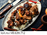 Vinegar marinated pork braised in Indian spices, vindaloo.. Pork vindaloo, a popular Indian dish. Стоковое фото, агентство Ingram Publishing / Фотобанк Лори