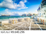 seaside cafe at Little venice district of Mykonos island, Greece with sunshine. Mykonos island, Greece. Стоковое фото, агентство Ingram Publishing / Фотобанк Лори
