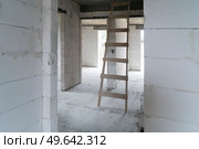 Empty unfinished renovated room in a new constructed house. newly constructed room interior. Стоковое фото, агентство Ingram Publishing / Фотобанк Лори