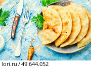 Cheburek, a dish of unleavened dough stuffed with minced meat. Fried pies. Traditional homemade pasties, cheburek. Стоковое фото, агентство Ingram Publishing / Фотобанк Лори
