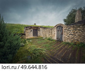A hobbit house hidden underground part of the Clay Castle from the Valley of Fairies, a touristic complex in Transylvania, Romania. Стоковое фото, агентство Ingram Publishing / Фотобанк Лори