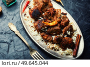Spicy vindaloo meat with rice. Pork cooked in spicy garlic sauce. Vindaloo, meat in fried spices. Стоковое фото, агентство Ingram Publishing / Фотобанк Лори