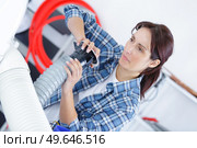 female air ventilation installer assembling the device. Стоковое фото, агентство Ingram Publishing / Фотобанк Лори