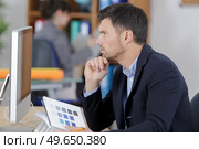 man doing some design work in a desktop computer. Стоковое фото, агентство Ingram Publishing / Фотобанк Лори