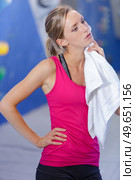 a woman wiping her sweat. Стоковое фото, агентство Ingram Publishing / Фотобанк Лори