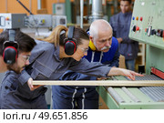 woman training on wood machine. Стоковое фото, агентство Ingram Publishing / Фотобанк Лори