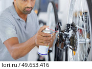 cleaning and oiling with oil spray. Стоковое фото, агентство Ingram Publishing / Фотобанк Лори