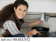 portrait of a female plumber fixing pipes. Стоковое фото, агентство Ingram Publishing / Фотобанк Лори