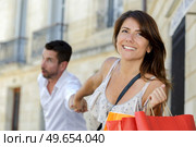 woman pulling boyfriend into store. Стоковое фото, агентство Ingram Publishing / Фотобанк Лори