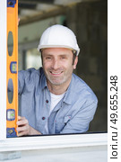 foreman checking accuracy with level. Стоковое фото, агентство Ingram Publishing / Фотобанк Лори