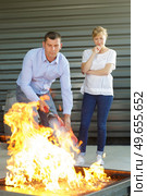 a man spraying fire extinguisher. Стоковое фото, агентство Ingram Publishing / Фотобанк Лори