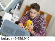 a worker calibrating a printer. Стоковое фото, агентство Ingram Publishing / Фотобанк Лори