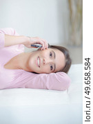 Young woman lying and phoning. Стоковое фото, агентство Ingram Publishing / Фотобанк Лори