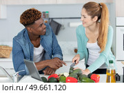 two lovely mixed people together cooking healthy breakfast. Стоковое фото, агентство Ingram Publishing / Фотобанк Лори