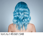 Beauty fashion model girl with blue dyed hair. Girl with curly hair. Model with perfect healthy dyed hair. Стоковое фото, агентство Ingram Publishing / Фотобанк Лори