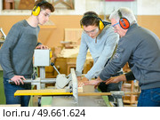 Woodwork apprenticeship. Стоковое фото, агентство Ingram Publishing / Фотобанк Лори