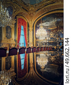 Dining room of Napoleon III at the Louvre Museum. Beautiful decorated royal family apartments, ornate with gold, mural paintings and crystal chandeliers suspended from ceiling. Стоковое фото, агентство Ingram Publishing / Фотобанк Лори