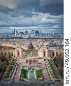 Sightseeing aerial view of the Trocadero area and La Defense metropolitan district at the horizon in Paris, France. Beautiful autumn season colors, vertical background. Стоковое фото, агентство Ingram Publishing / Фотобанк Лори