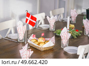 Traditional danish birthday table with flags and fresh buns from the oven. Стоковое фото, агентство Ingram Publishing / Фотобанк Лори