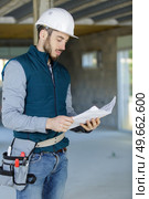 construction worker on building site. Стоковое фото, агентство Ingram Publishing / Фотобанк Лори