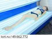 portrait of a woman in a solarium. Стоковое фото, агентство Ingram Publishing / Фотобанк Лори