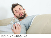 man shock with the time he wakes up. Стоковое фото, агентство Ingram Publishing / Фотобанк Лори