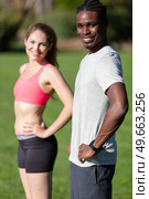 toned couple exercise in the park. Стоковое фото, агентство Ingram Publishing / Фотобанк Лори