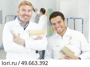 professional interior renovation crew at work in house. Стоковое фото, агентство Ingram Publishing / Фотобанк Лори