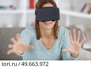 happy woman with virtual reality glasses. Стоковое фото, агентство Ingram Publishing / Фотобанк Лори