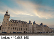 Palais de Justice in the center in the city of Paris. France. Стоковое фото, агентство Ingram Publishing / Фотобанк Лори