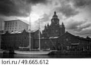 Embankment In Helsinki At Summer Evening, Finland. Uspenski Cathedral. black and white photography. Стоковое фото, агентство Ingram Publishing / Фотобанк Лори