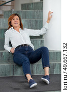 mature woman has slipped down the stairs. Стоковое фото, агентство Ingram Publishing / Фотобанк Лори