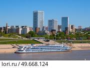Embankment and pier of the city of Ufa on a May day. Стоковое фото, фотограф Ирина Толокновская / Фотобанк Лори