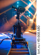television crane. Shooting a TV show on the street. Стоковое фото, агентство Ingram Publishing / Фотобанк Лори