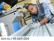 he is rolling machine setter. Стоковое фото, агентство Ingram Publishing / Фотобанк Лори