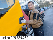 concept of a car tow worker. Стоковое фото, агентство Ingram Publishing / Фотобанк Лори